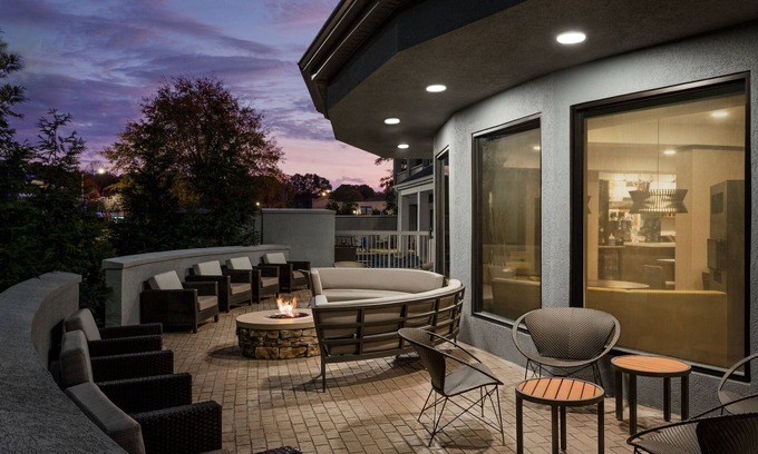 Tupelo Hotel | Bright Retreat at Courtyard By Marriott Tupelo with Pool & Spa