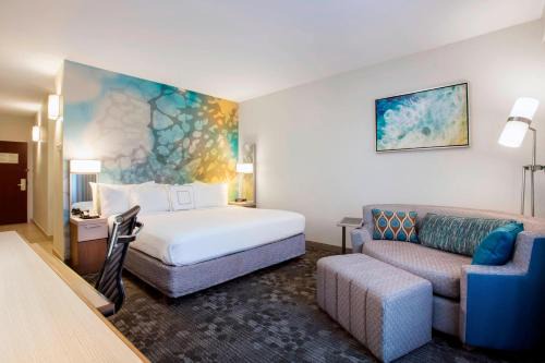 Coral Springs Hotel | Relax at Courtyard by Marriott Coral Springs with Poolside Fun