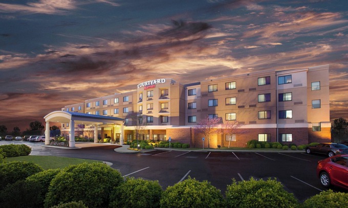 Fayetteville Hotel | Discover Courtyard by Marriott Fayetteville: Family-Friendly Stay
