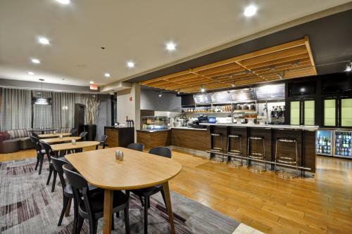 Northside Hotel | Convenient Courtyard by Marriott Jacksonville Airport Stay