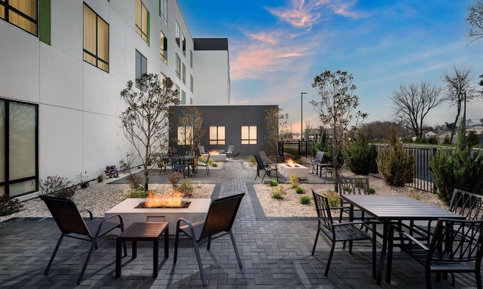 New Castle Hotel | Discover Comfort at Courtyard By Marriott New Castle