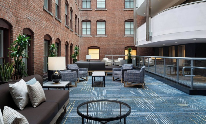 Center City Hotel | Discover Le Meridien Philadelphia: A 4-Star Gem with Spa & Dining