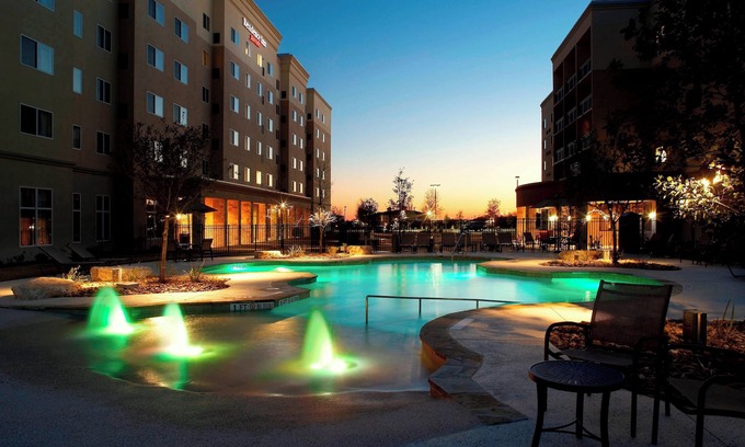 Far North Central Hotel | Family-Friendly Courtyard by Marriott Near Six Flags