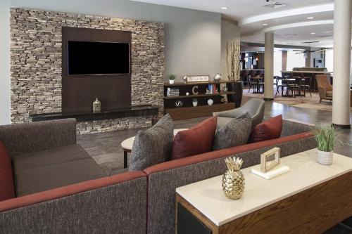 Valdosta Hotel | Inviting Courtyard by Marriott Valdosta with Pool & Dining
