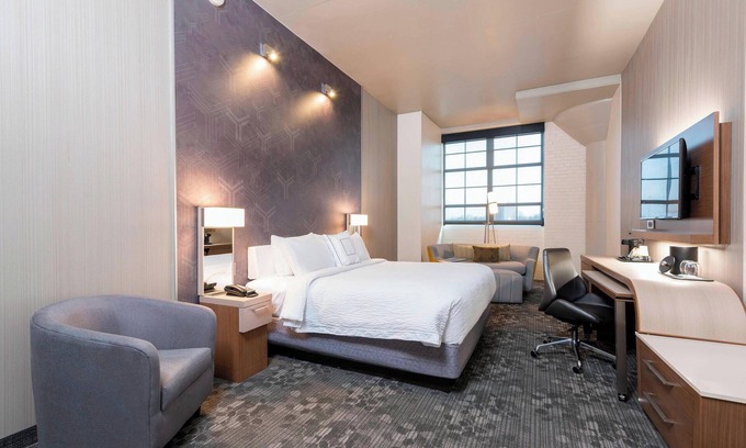 Waterloo Hotel | Inviting Courtyard by Marriott Waterloo Cedar Falls Awaits