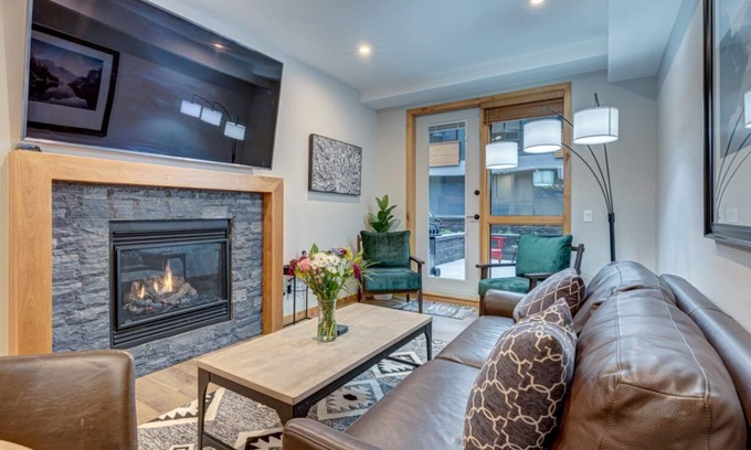 Canmore Condo | Pet-Friendly Getaway: 10/10 Rated Condo with Spa & Kitchen