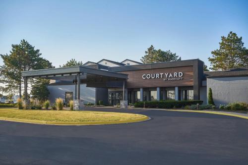 Wood Dale Hotel | Explore Courtyard Chicago Wood Dale with Pool & Family Amenities