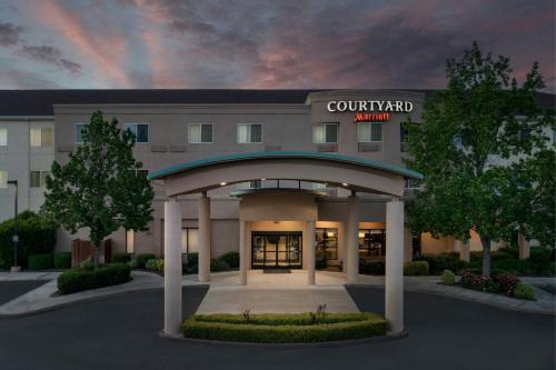 Chico Hotel | Family-Friendly Stay at Courtyard Chico with Great Amenities