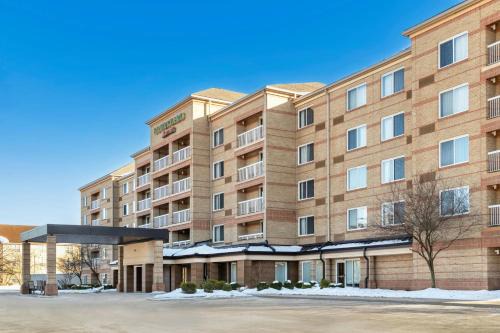 Middleburg Heights Hotel | Comfortable Stay at Courtyard Cleveland Airport South