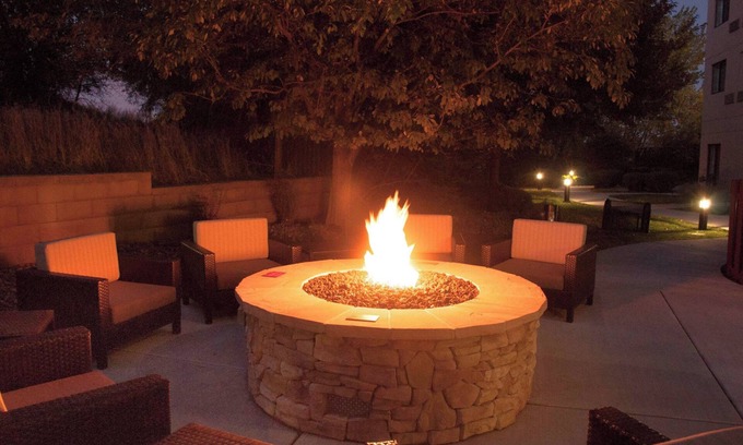 Southwest Colorado Springs Hotel | Welcoming Courtyard Colorado Springs South with Pool & Spa