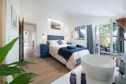 Barnstaple House | Cozy Courtyard Cottage - Perfect for Families and Getaways