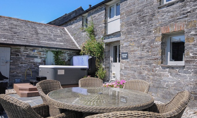 Delabole Cottage | Cozy Courtyard Cottage at Helland Barton Farm Collection