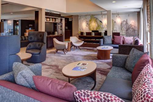Clive Hotel | Comfortable Stay at Courtyard Des Moines West/Clive