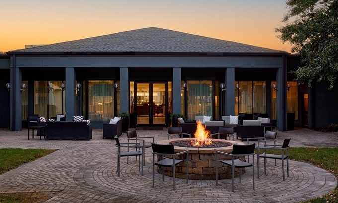 Fairfax Hotel | Discover Courtyard Fairfax Fair Oaks with Pool & Spa Amenities
