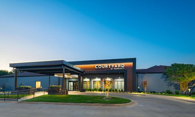 Fort Worth Hotel | Relax at Courtyard Fort Worth University Drive with Pool Access