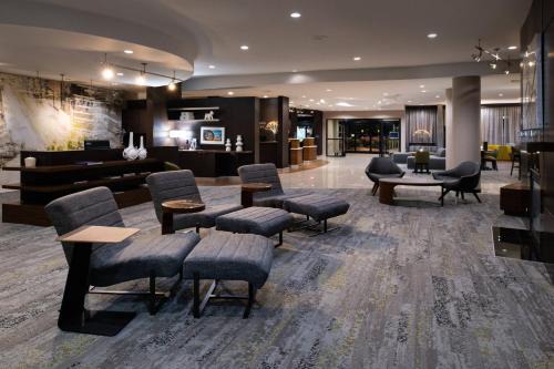 High Point Hotel | Inviting Stay at Courtyard High Point with Hot Tub & Dining