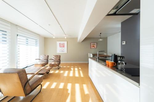 Nishiazabu Apartment | Family-Friendly Stays at コートヤード広尾 with Kitchen Access