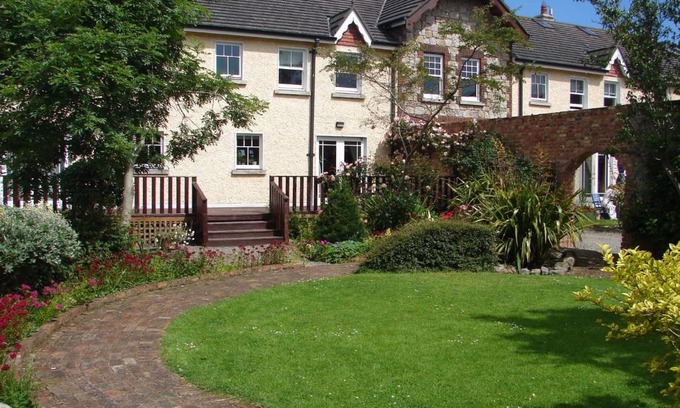 Bettystown House | Family-Friendly Retreat at Courtyard Holiday Cottages No 9