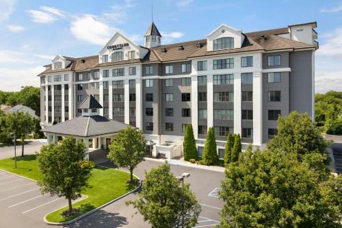 Ronkonkoma Hotel | Relaxing Retreat at Courtyard Long Island MacArthur Airport