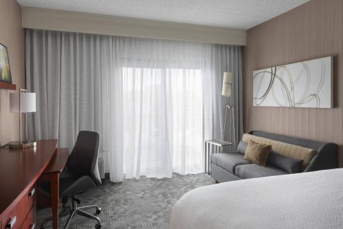Wayne Hotel | Discover Courtyard Philadelphia Devon/Villanova: Family-Friendly Retreat