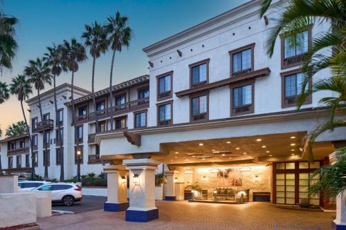 Old Town Hotel | Relax at Courtyard San Diego Old Town with Ocean Views