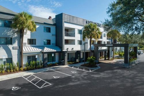 Bearss Plaza Hotel | Relax at Courtyard Tampa North with Pool and Family Amenities