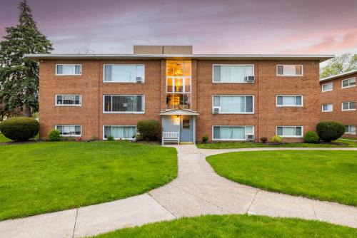 Fairview Park Apartment | Cozy Courtyard View Villas Perfect for Families and Pets