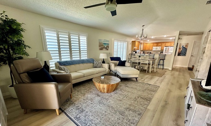 The Villages Villa | Idyllic Lake Sumter Villa with Golf Cart and Pool Access