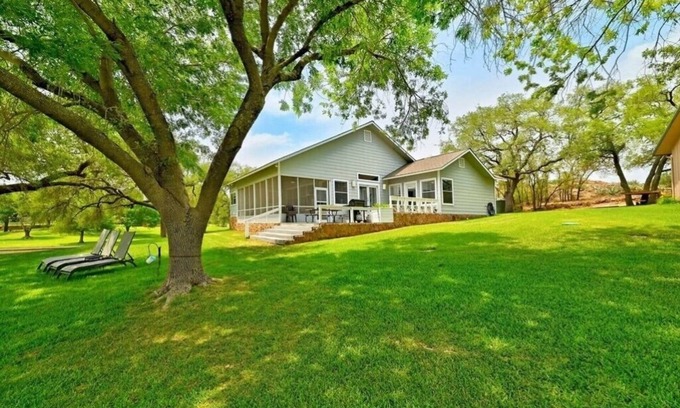 Burnet House | Cove House @ Cockleburr Cove on Inks Lake w/boat dock & tennis court