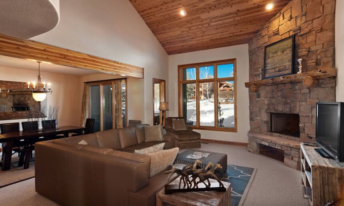 Park Meadows House | Experience Cove House: 4 BR Retreat with Hot Tub & Pool