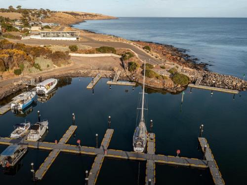 Penneshaw Apartment | Cove Landing Marina Apartments 1,2&3 Sleeps 12