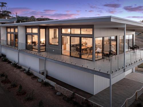 Penneshaw Apartment | Cove Landing Marina Apartments 2&3 Sleeps 8
