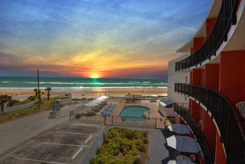 Seabreeze Park Hotel | Oceanfront Cove Motel: Family-Friendly with Pool Access