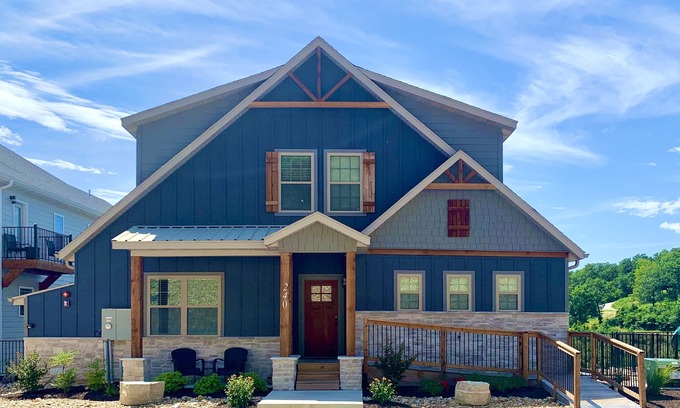 Table Rock House | Lakeview Retreat with Pool Table and Family-Friendly Fun
