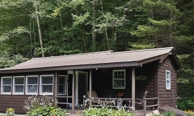 Sandgate Cabin | Covered Bridge Cabin on the Green River
