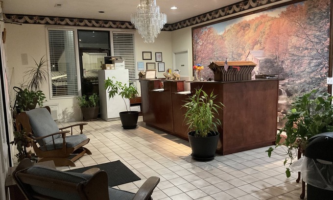 Oneonta Hotel | Inviting Covered Bridge Inn & Suites with Hot Tub Access