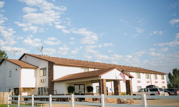 Winterset Hotel | Delightful Covered Bridge Inn: Family-Friendly Comforts