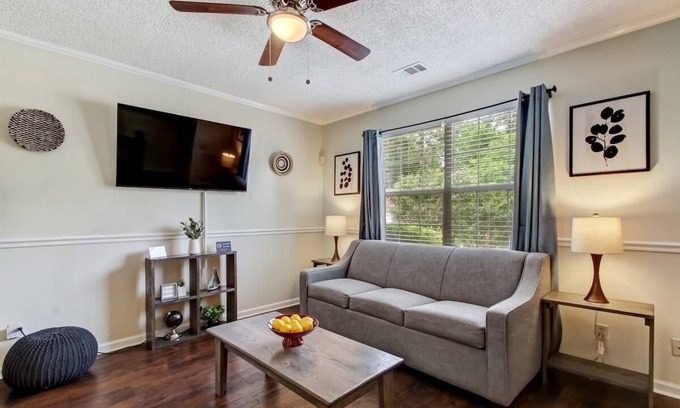 Savannah House | Covered Patio & Fenced Yard! Lovely in Laurelwood