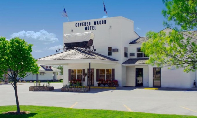 Lusk Hotel | Welcoming Covered Wagon Motel in Lusk, WY - Pet Friendly Stay