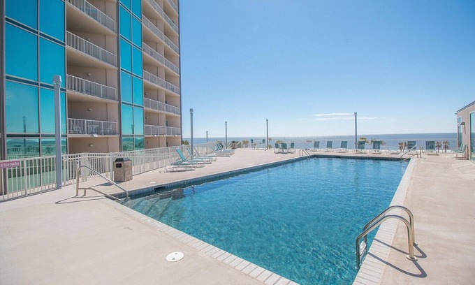 Biloxi Condo | Prime Gulf-Front Condo with Pool Deck and Ocean Views