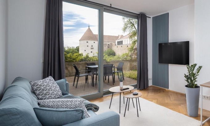 Bautzen Apartment | CoView - Bautzen: Design Apartment with Terrace & Views