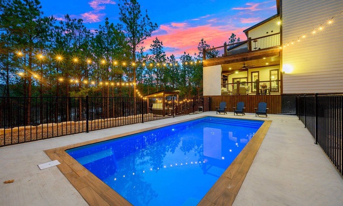 Pickens Cabin | Cowabunga Cabin - Pool, Hot Tub, Play Park, Outdoor Kitchen, Shuffleboard