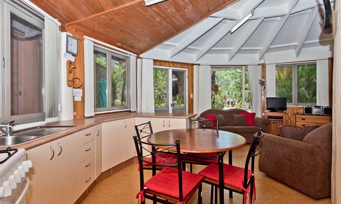 Brisbane Waterfront Apartment | Family-Friendly Stay at Cowan Palms with Breakfast Included