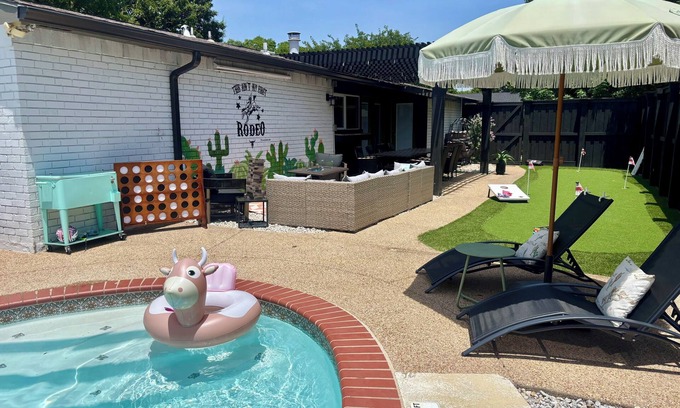 Grand Prairie House | Unique Cowboy-Themed Bunkroom 10 Mins from the Stadium