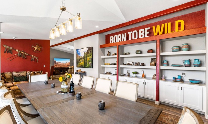Cornville House | Experience Cowboys & Roses: Game Room, Hot Tub & Views