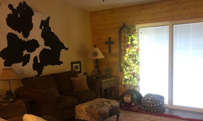 Ruidoso Cabin | Cozy Cowhide Creek Cabin with WiFi, A/C & Fireplace