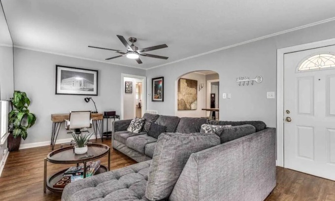Fort Worth House | Cozy Cowtown Casita with Spa and Family-Friendly Amenities