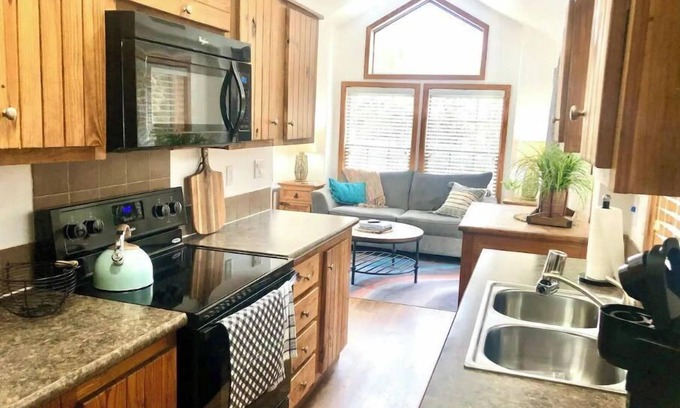 Austin Cabin | Cozy Coyote Cabin at a Tiny Home Resort with Pool Access
