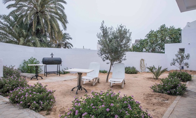 Playa Sidi Mehrez House | Discover Cozi Coliving: Your Ideal Retreat with Pool & Spa