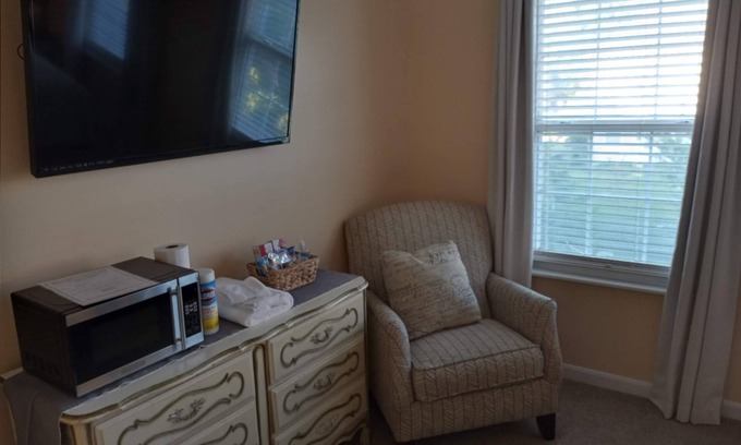 Mount Carmel Bed & Breakfast | Cozy Retreat with Breakfast and Family-Friendly Amenities